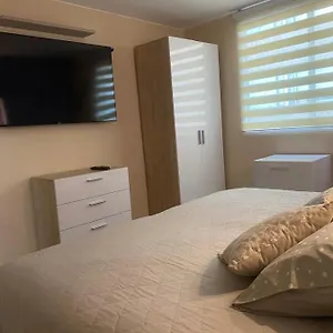 Nr Airport & Embassy / Rooms-apartments Habitación en casa particular